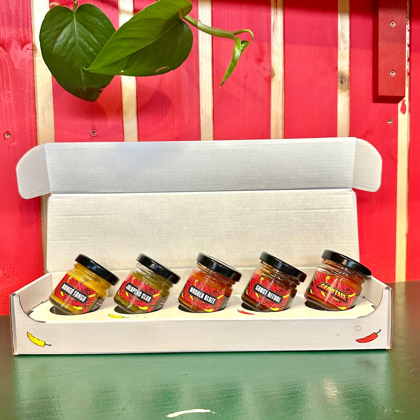 Aštrių Mini padažų rinkinys - Nuo Gaivos iki Liepsnos – Pilnas 5-ių Padažų Setas